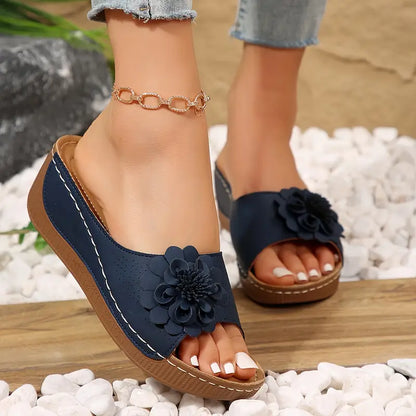 Indy™ | Stilfulde Blomstrede Slip-On Kilesandaler